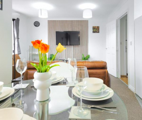 Deluxe 2-bed apartment with free parking, netflix & fast WiFi